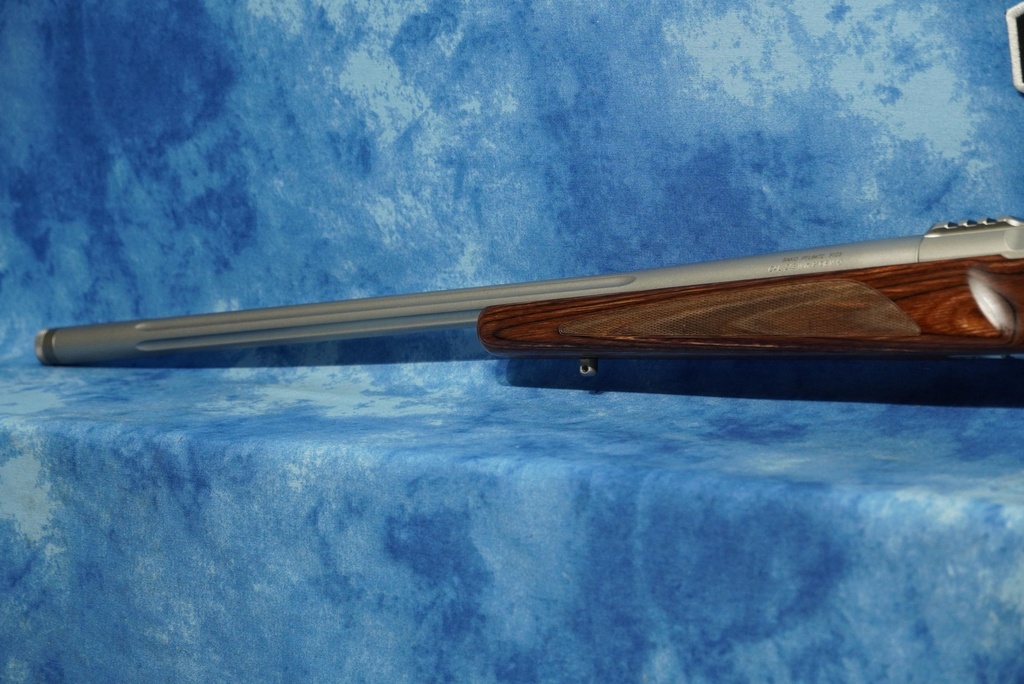SAKO JRS90VARL315/24 243 WIN 90/S VARMINT 24" HVY BBL WOOD/SS 
