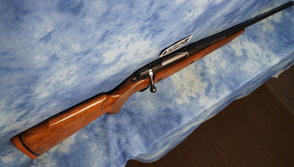 SAKO J05099 90 L HUNTER 7MM PRC 22.4" THREADED BBL 