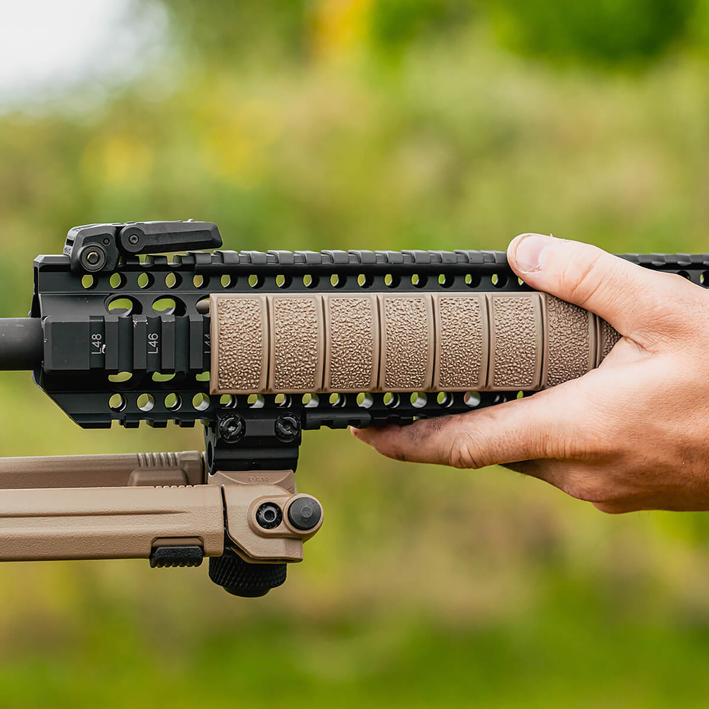 MAGPUL MAG012-FDE XT RAIL TEXTURE PANEL FDE (2)
