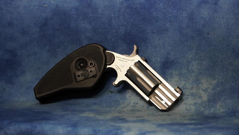 NORTH AMERICAN ARMS PUG W/HOLSTER GRIP 22 MAG NAA-PUG-D-HG