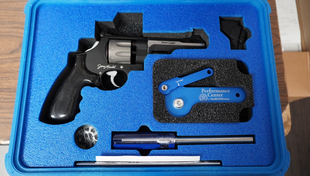 USED SMITH & WESSON MODEL 327 9MM PERFORMANCE CENTER JERRY MICULEK 